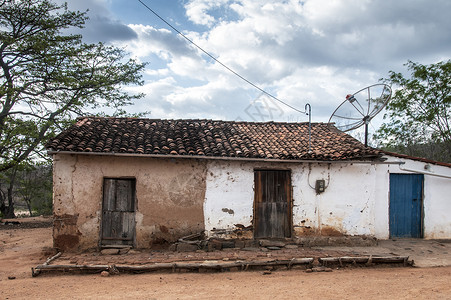 巴西东北部贫困的泥巴房屋位高清图片