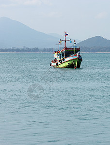 渔船在海上的泰图片