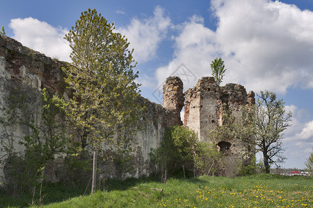 Pniv城堡的废墟图片