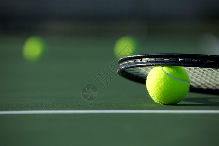 网球和拉克特球还有更多背景图片