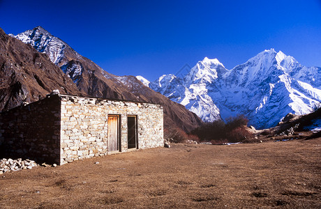 沿通往尼泊尔喜马拉雅珠峰山基地营图片