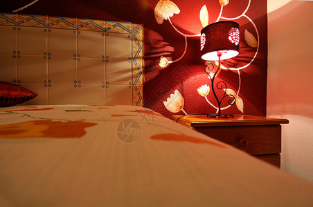 现代卧室里的灯图片