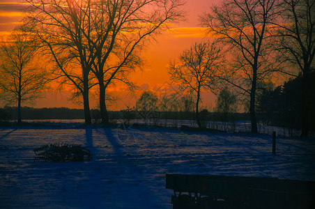 冬季风景中的日落图像图片