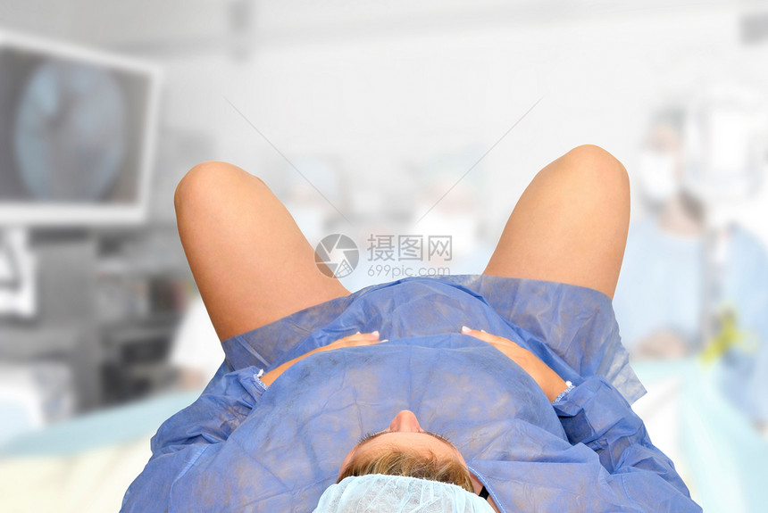 等待在手术室的孕妇图片
