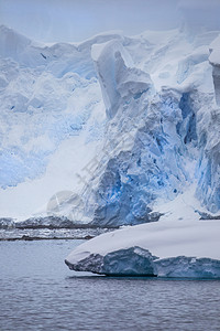 图片来自南极洲的冰山图片