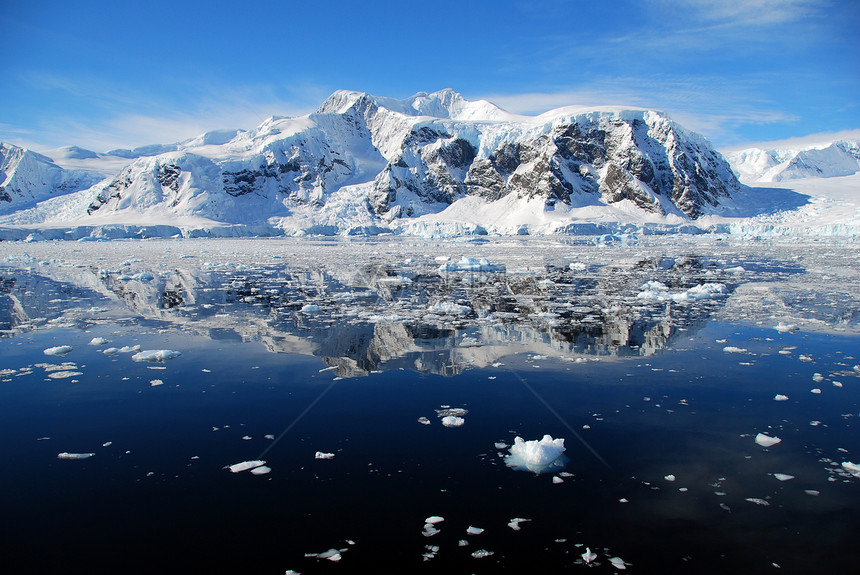 与浮冰的南极景观图片