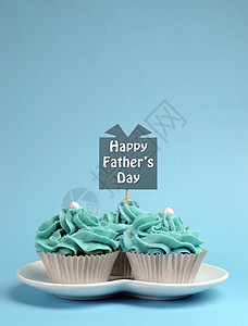 快乐父亲节特别处理蓝色和白色的装饰好的纸杯蛋糕图片