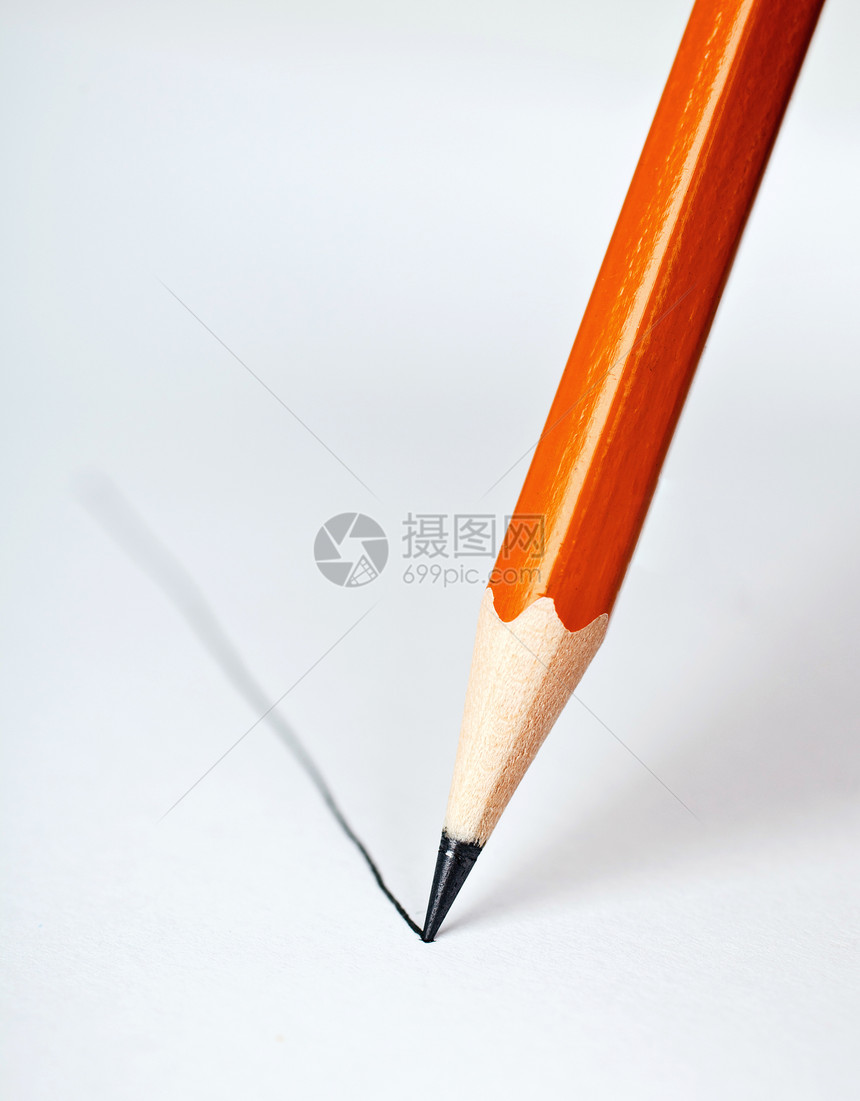 铅笔在白色背景上画一条直线图片
