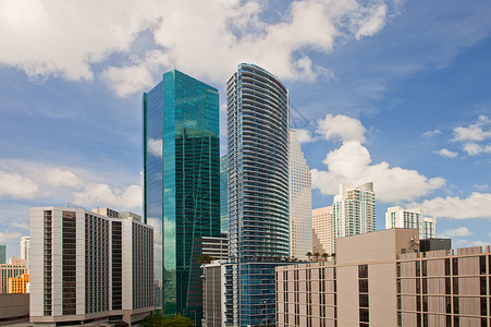 迈阿密市佛罗里达市中心商业和住宅楼在美丽的夏季日景图片