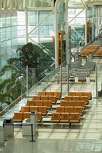 有座位的候机室在机场图片