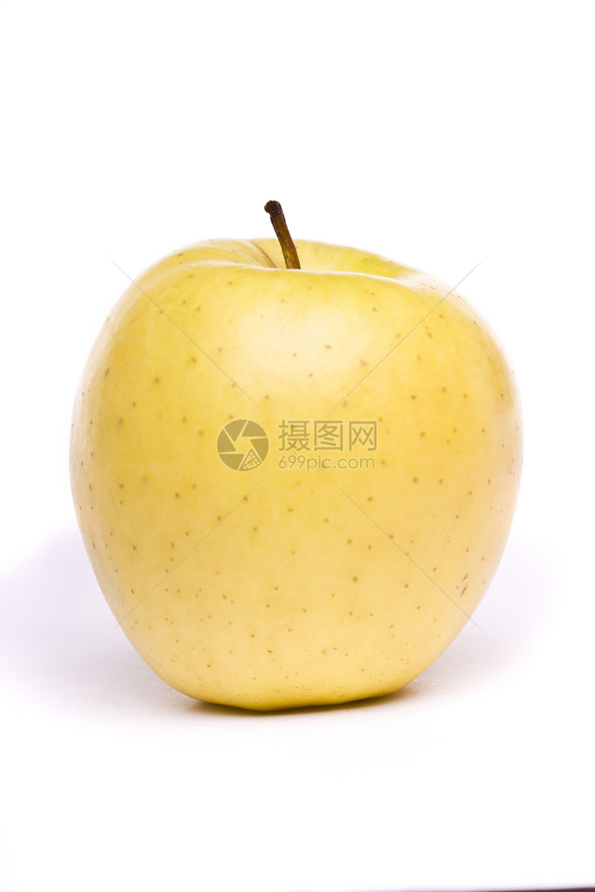 近距离观察一个美味的黄苹果孤立图片