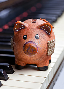 钢琴和小猪银行的音图片