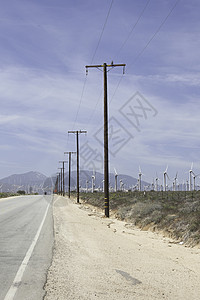 风力涡轮机加利福尼亚美国公共道路穿过风电场图片