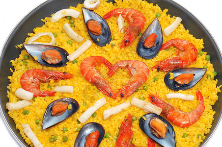以海产食品和蔬菜为主的西班牙式烤肉酱图片