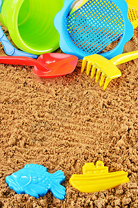 在沙坑或沙滩上玩耍的塑料儿童玩具图片