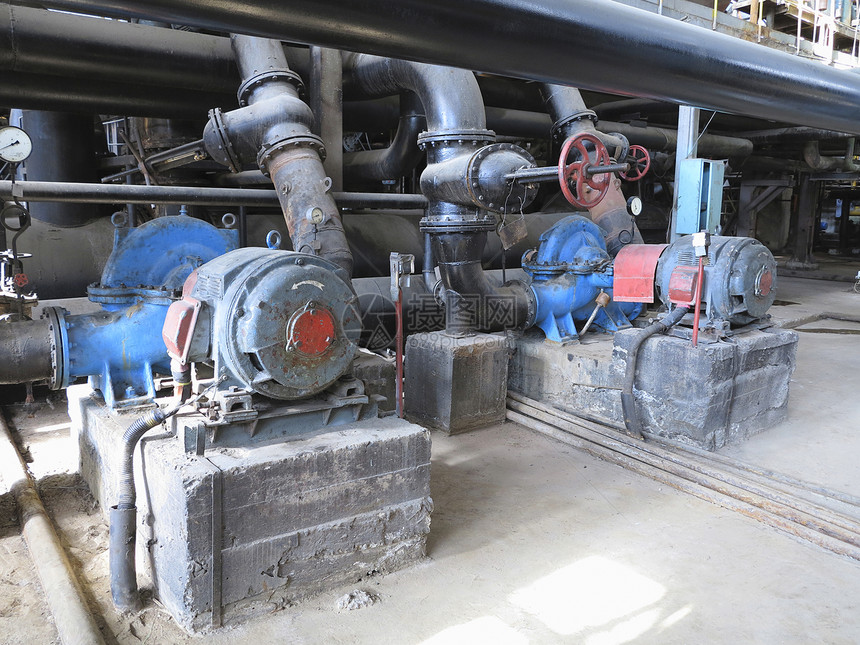 驱动发电厂工业水泵的图片