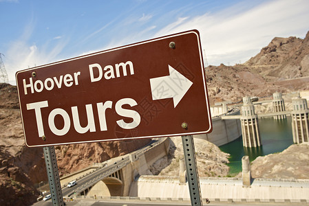 胡佛水坝旅游标志和胡佛水坝内华达州亚利桑那州边境美国在背景中内图片