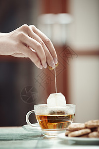 人手泡茶图片