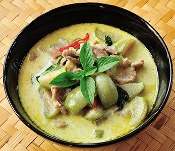 绿色猪肉咖喱泰国菜背景图片