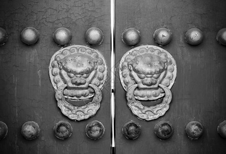 传统北京建筑的旧门黑白两图片