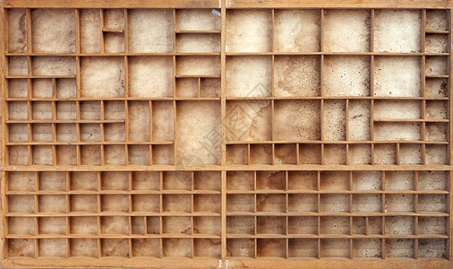 带隔板的老式木排字机盒图片
