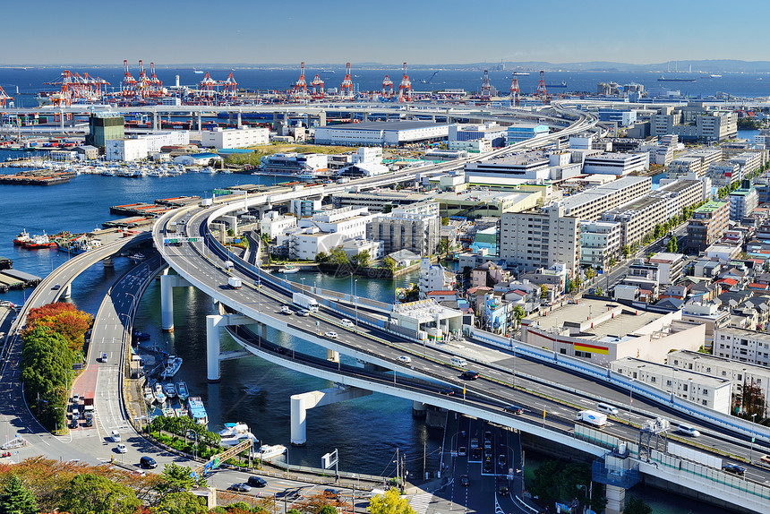 首都高速路途经日本第二大城市横滨的港口图片