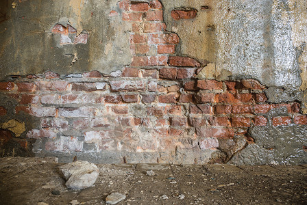 废弃建筑中旧墙的广角视图图片