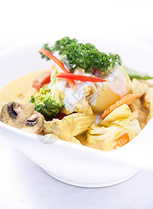 泰国黄咖喱与混合蔬菜图片