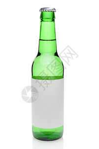 绿色啤酒瓶上贴着空白标签背景图片
