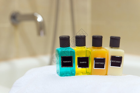 旅馆浴室的泡沫浴洗发水图片