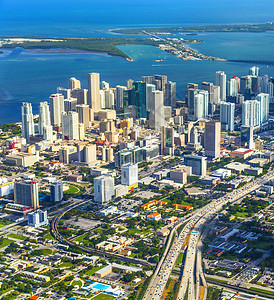迈阿密海滩的城镇和海滩的天线图片
