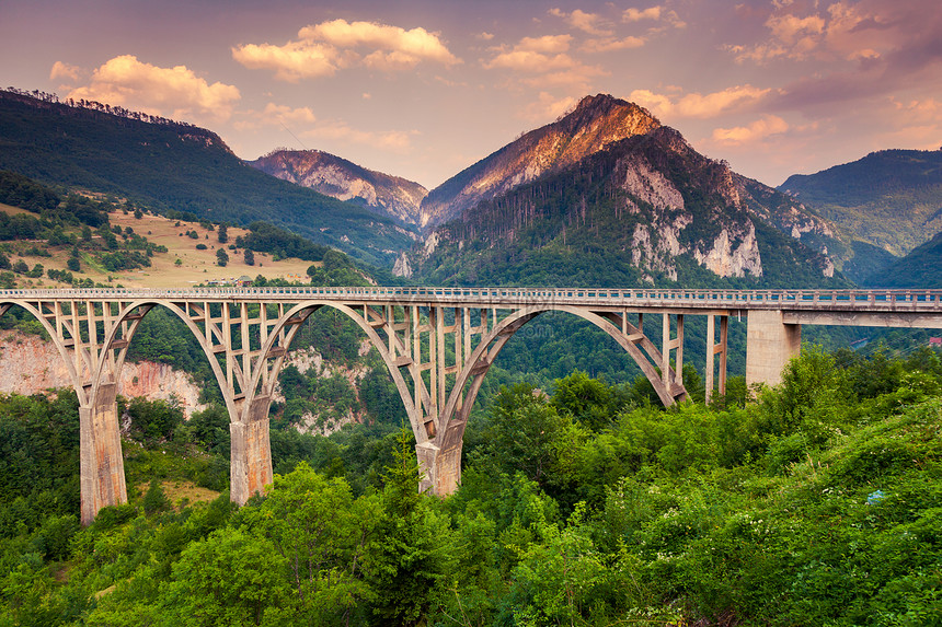 Durdevica的老大桥和Tara河峡谷景色极佳图片