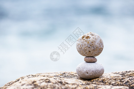 石块平衡图片