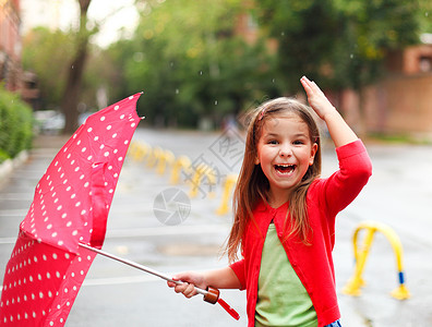 身着红雨靴的Polka圆点雨伞的图片