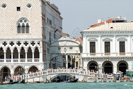 威尼斯叹息桥游客众多图片