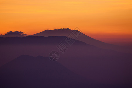 印度尼西亚东爪哇BromoTenggerSemeru公园布洛莫山火附图片