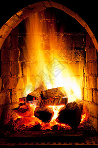 晚上壁炉里的火焰图片