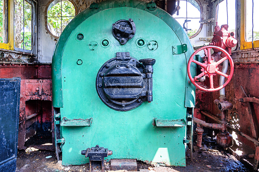 老式蒸汽舱内的控制装置图片