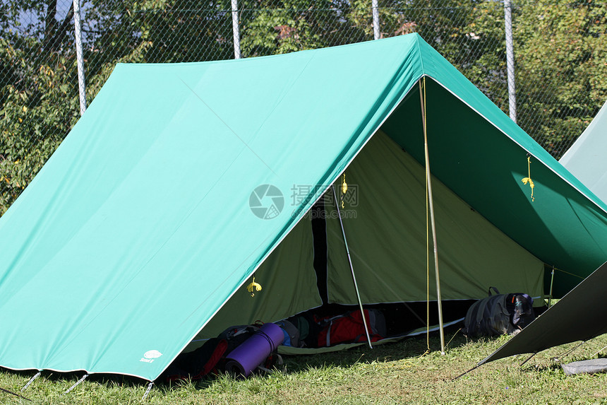 童子军营绿色大帐篷图片
