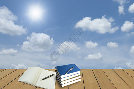 关于木板和蓝天的书图片