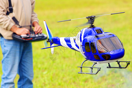 以远程控制试验无线电控制直升机规模1图片
