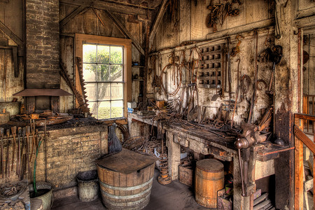 美国西部的老铁匠铺图片