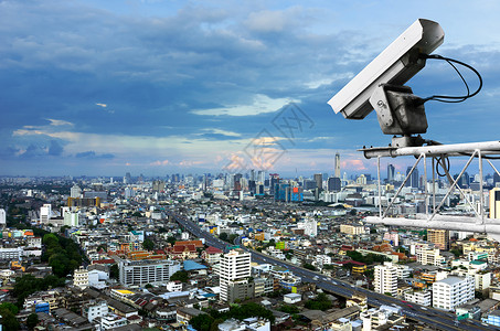 安全摄像头检测到交通运动摩天大楼屋顶背景图片