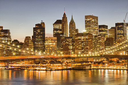 纽约市曼哈顿天际线的美妙日落景色图片