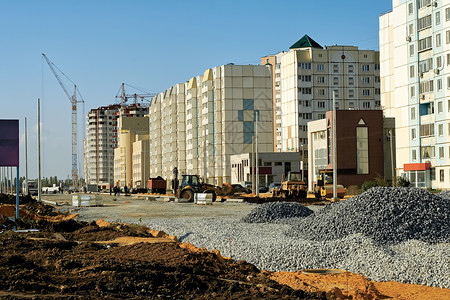 在利佩茨克市新区铺设道路图片