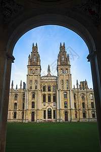 所有灵魂大学都由牛津大背景图片