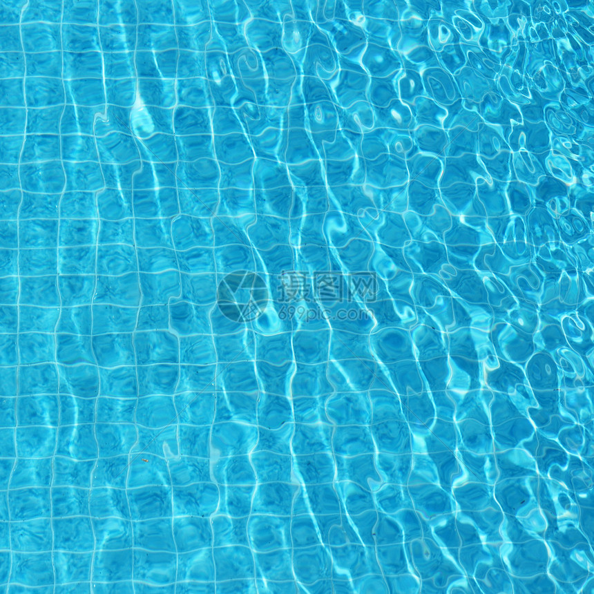游泳池中的蓝色波纹水背景图片