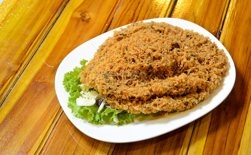 泰国式的脆虾鱼沙图片
