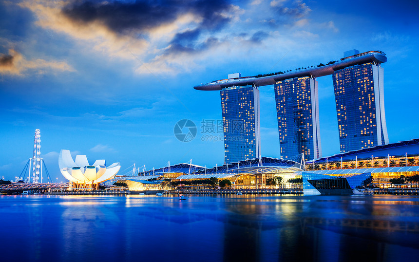 新加坡城市天际线夜景图片