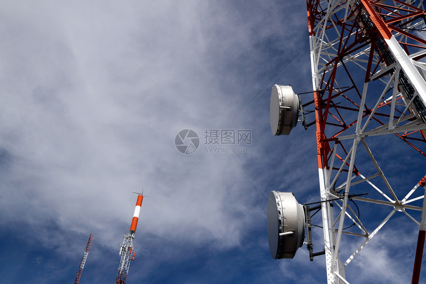 几类通信天线和红白高塔以图片